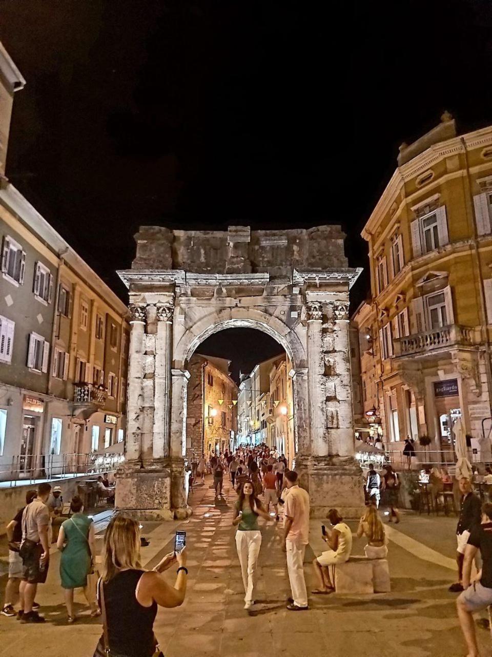 Popovic Apartment Pula Bagian luar foto